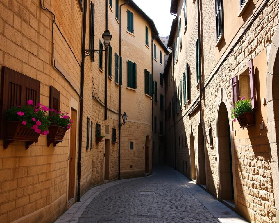 Mittelalterliche Gassen in Siena, Italien