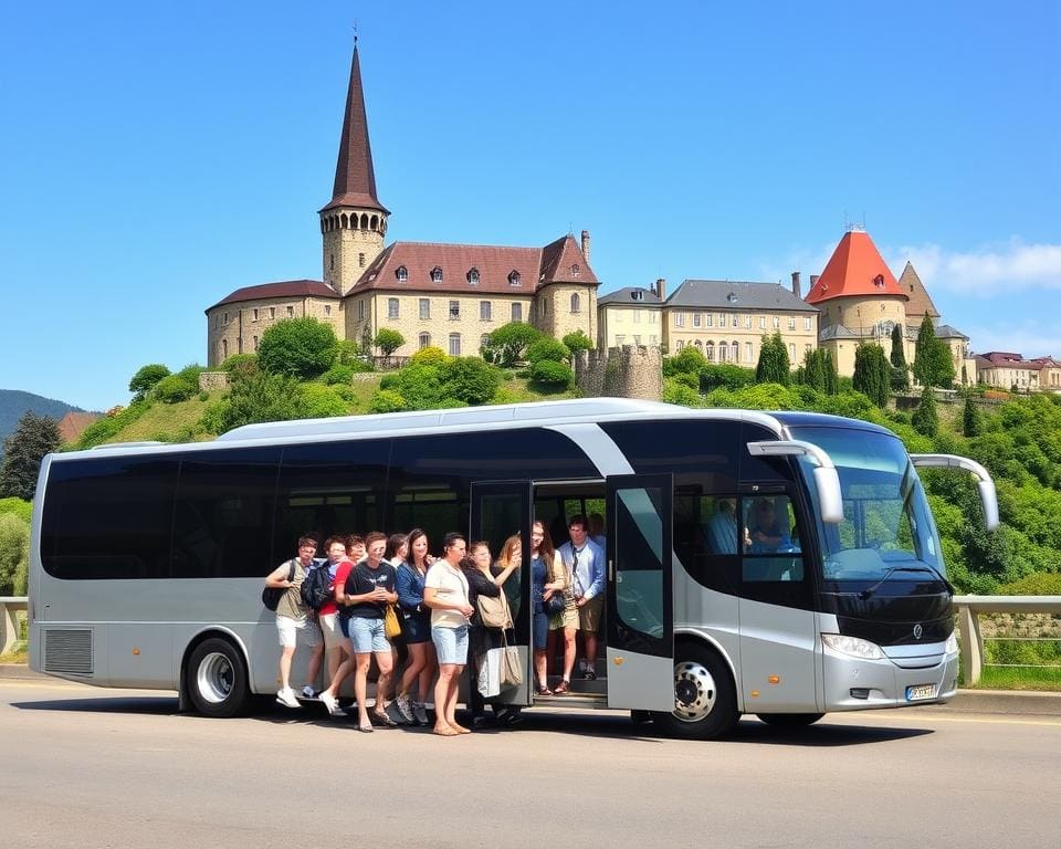 Reisebus mieten: Stressfreie Gruppenfahrten mit erfahrenem Fahrer