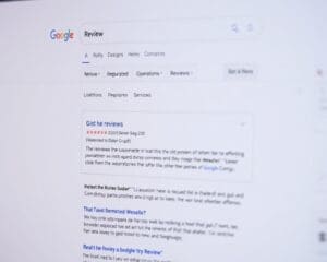 Wie löscht man beleidigende Google Rezensionen?